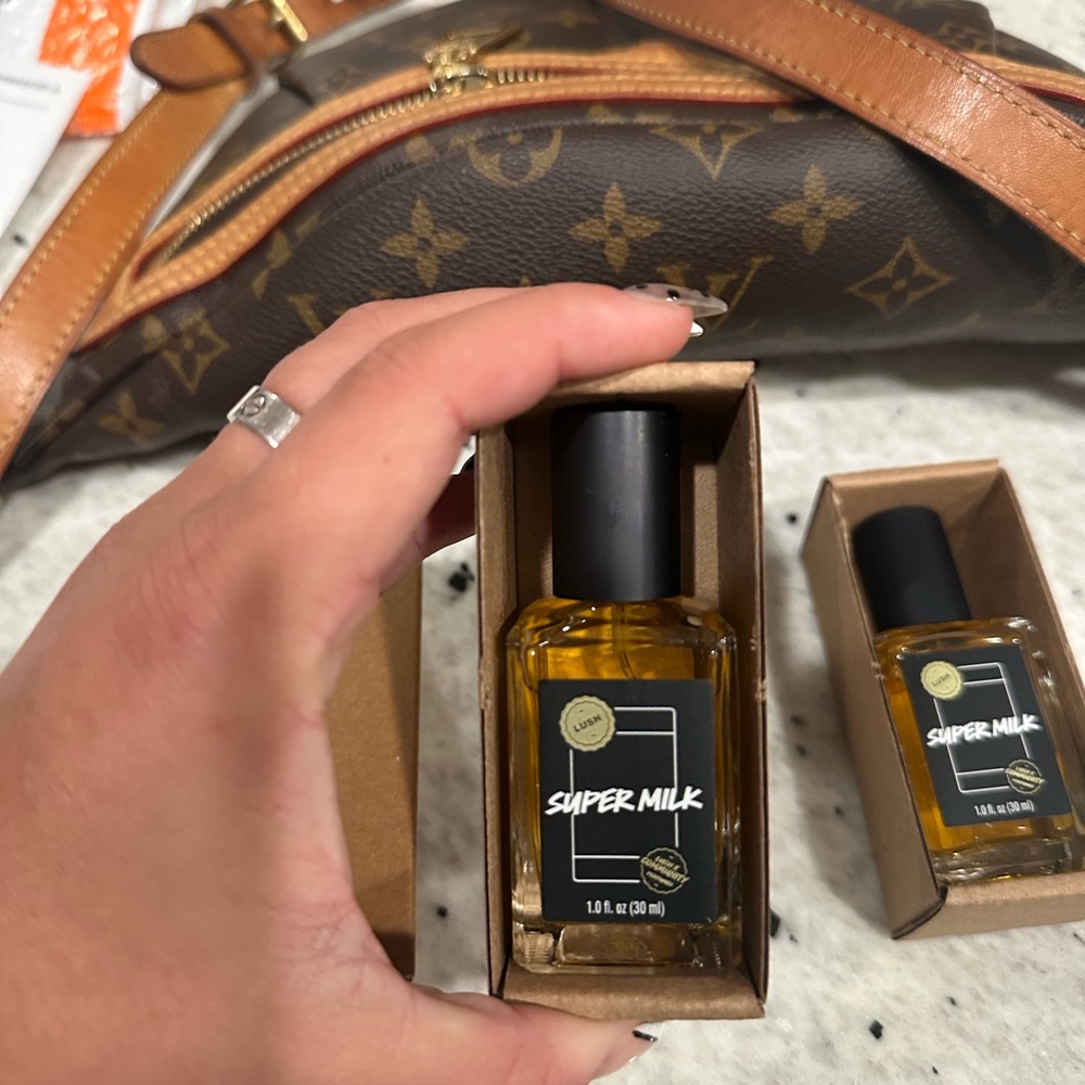 Lush Super Milk Fragrance Oil with Black Cap
